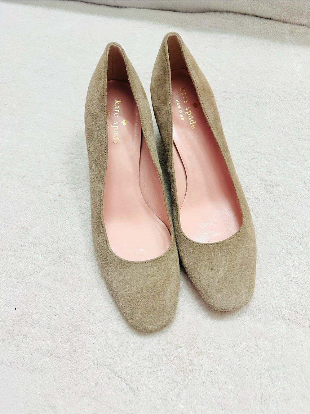 KATE SPADE Size 6.5 Suede Taupe Nude Kylah Block Heel Pumps Made In Italy
